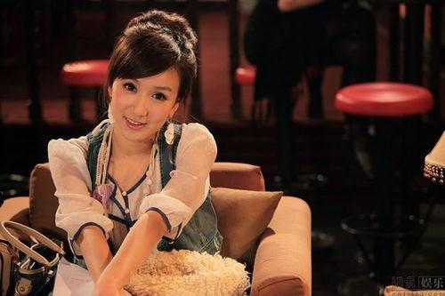 爱情公寓胡一菲蓝丝袜,胡一菲的时尚魅力与情感纠葛