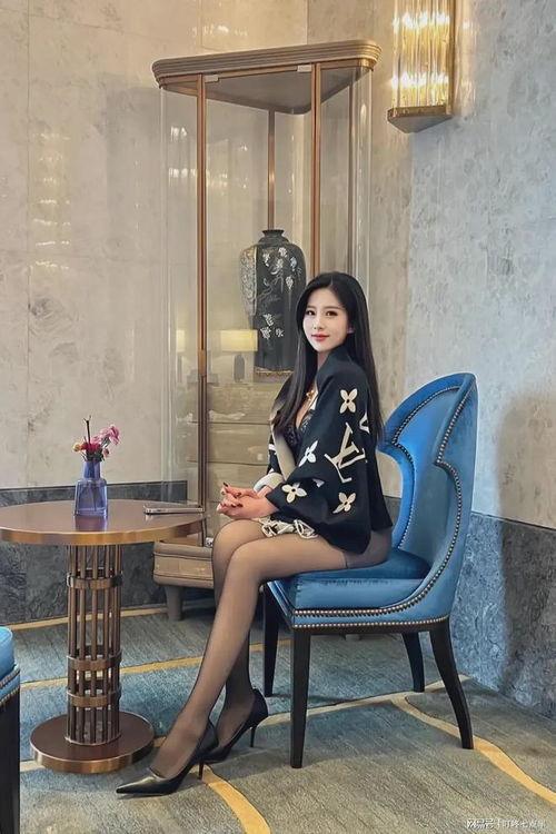 老婆在宾馆豹纹丝袜视频,豹纹丝袜视频引发热议