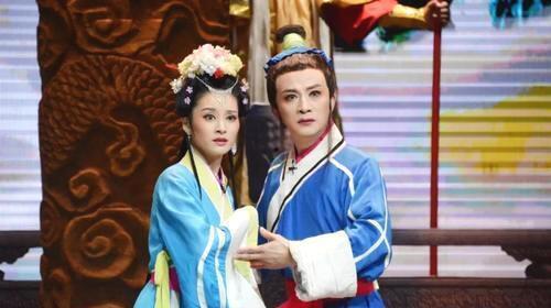 织女明星来枕,枕上浪漫，星光熠熠